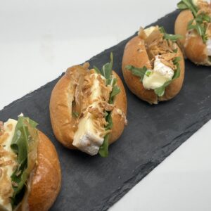 Mini navette crevettes et crudités ou bacon, oeuf, cheddar ou brie